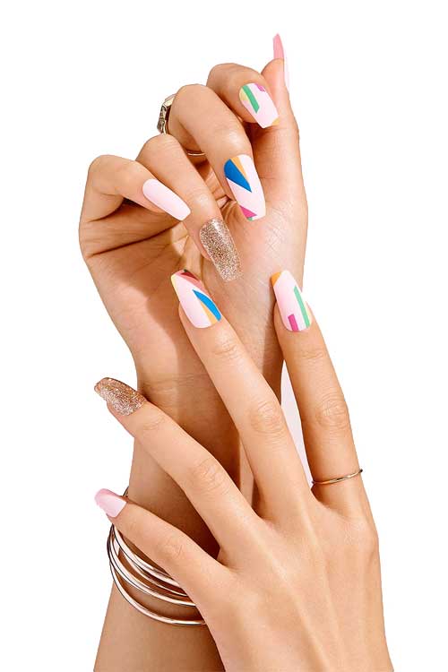 Kiss Gold Finger Gel Glam GD12 Hand Model