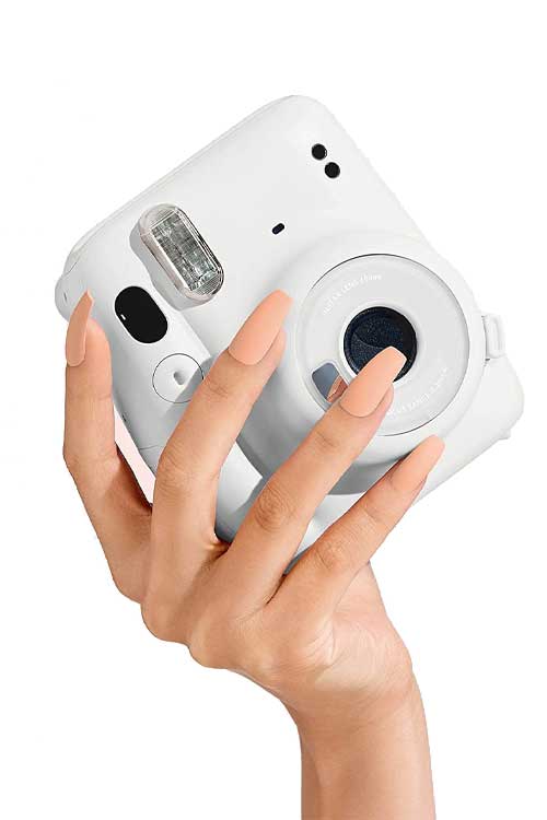 Gold Finger Gel Glam Manicure GC14 Hand Model Side