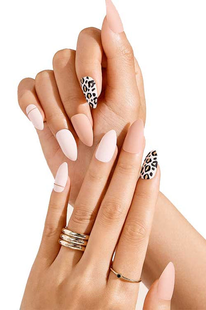 Kiss Gold Finger Gel Glam GD14 Hand Model