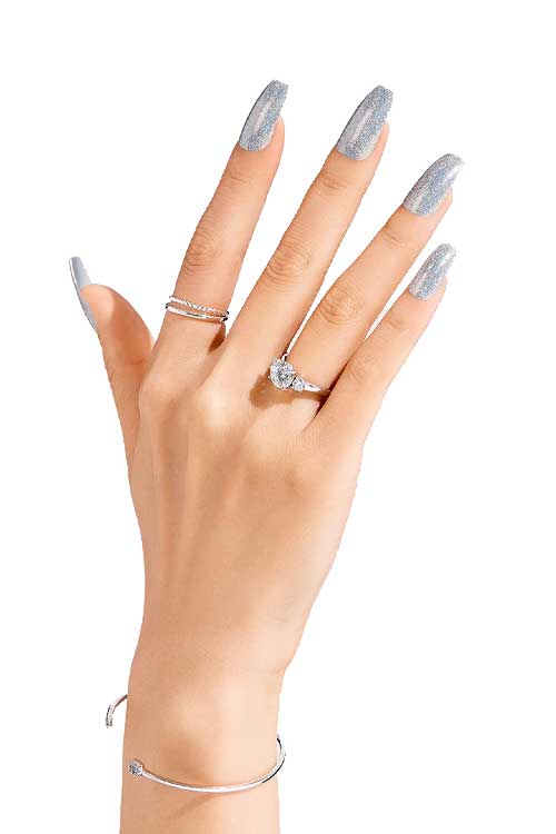 Kiss Gold Finger Gel Glam GD17 Hand Model