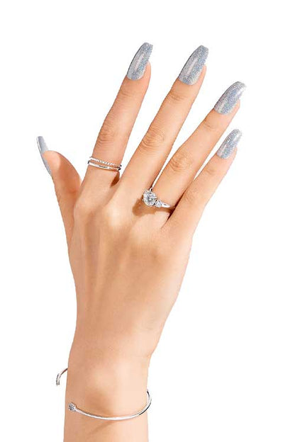 Kiss Gold Finger Gel Glam GD17 Hand Model