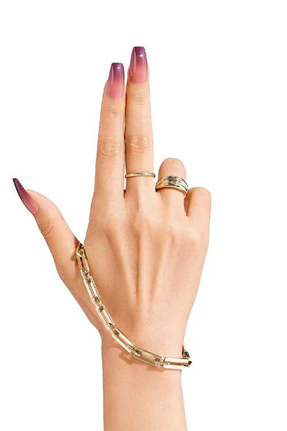 Kiss Gold Finger Gel Glam GD20 Hand Model