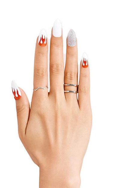 Kiss Gold Finger Gel Glam GD21 Hand Model