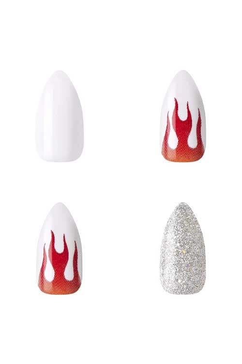 Kiss Gold Finger Gel Glam GD21 Nail Closeup